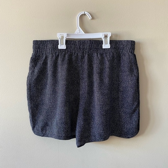 ⭐️2 FOR $20⭐️ Studio Floral Shorts Size Medium. EUC - Picture 5 of 6